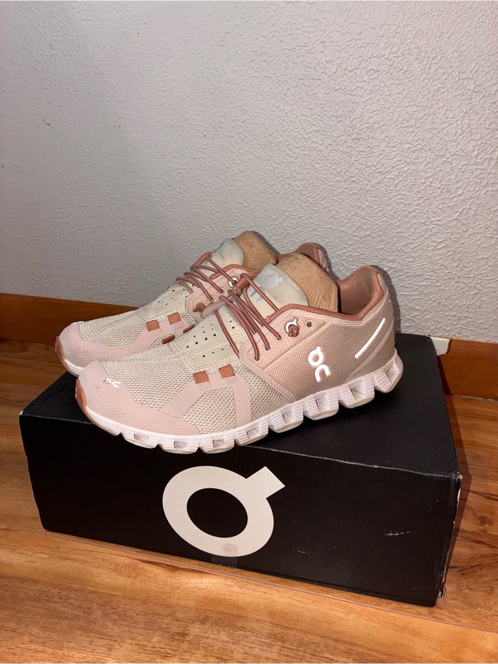 On Cloud 5 Women’s Athletic Running Shoe Sneakers, pink rosebrown/fog - size 6